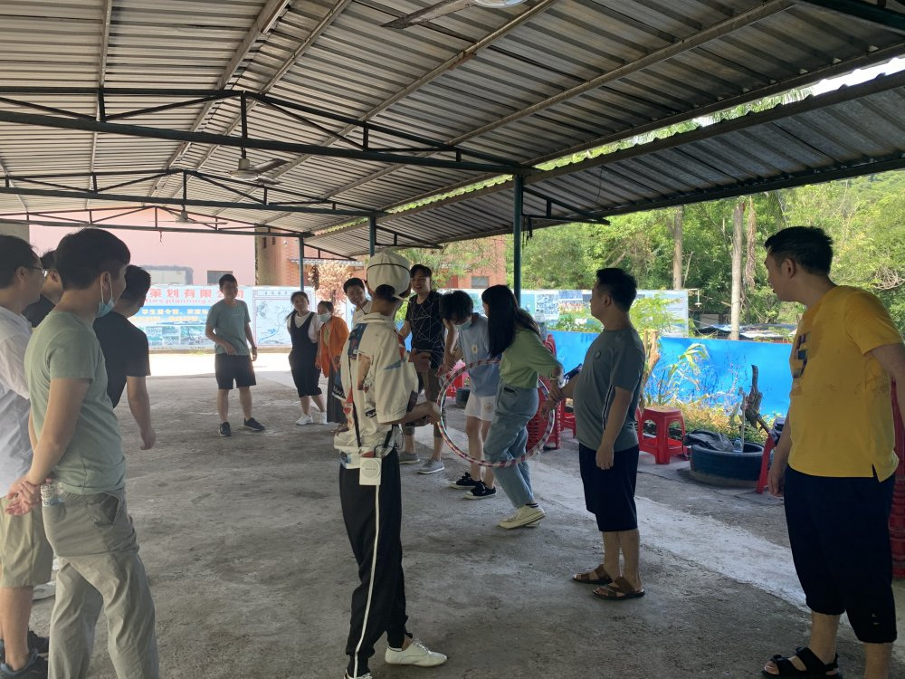 優卡特員工玩呼啦圈游戲